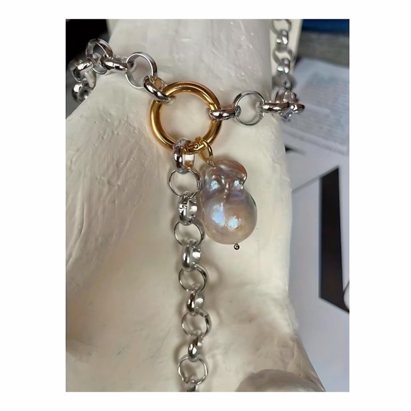 Mixed Metal Baroque Style Faux Pearl Charm Necklace! - Picture 3 of 4